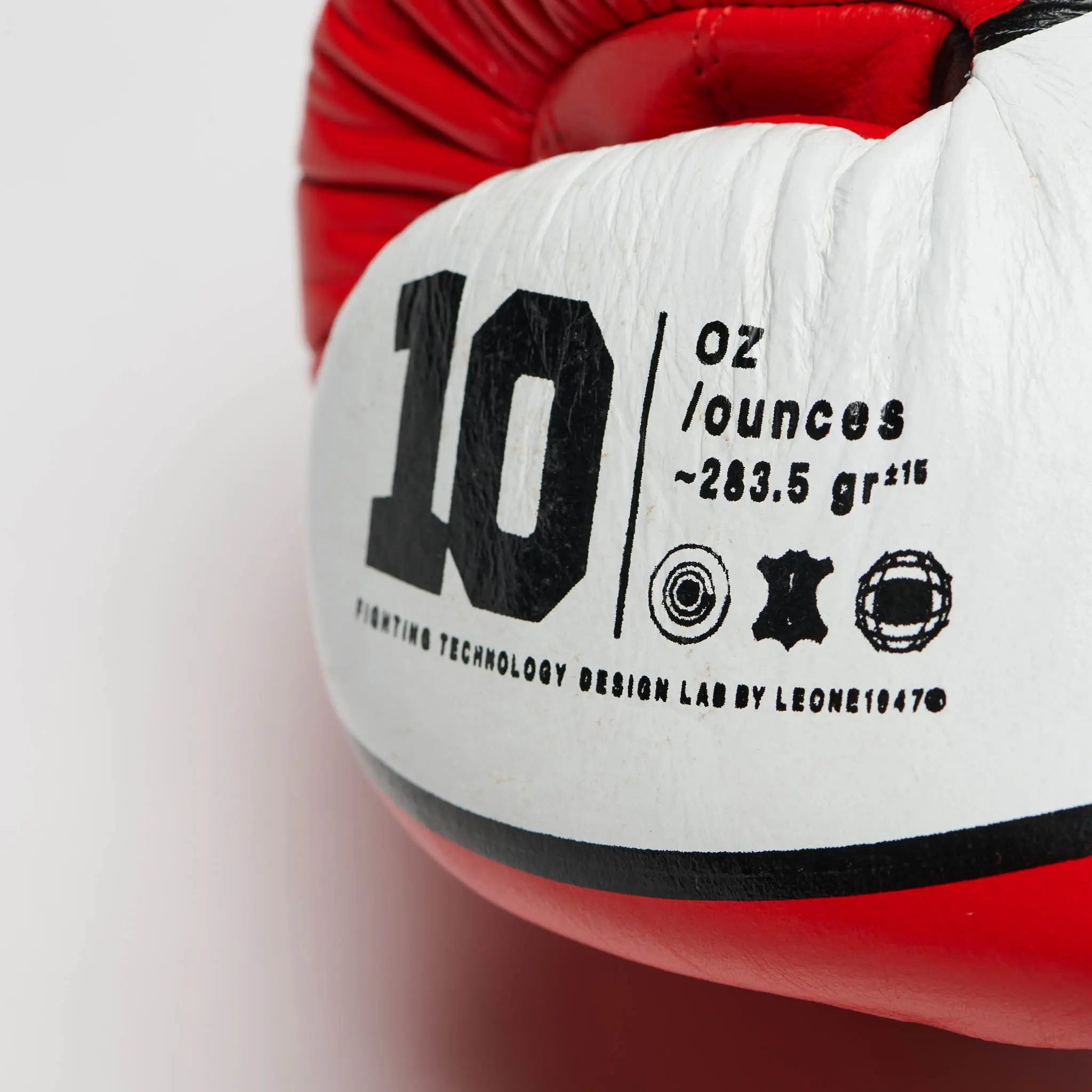 Leone - SHOCK Boxing Gloves GN047 / Red етикет с логото Shock