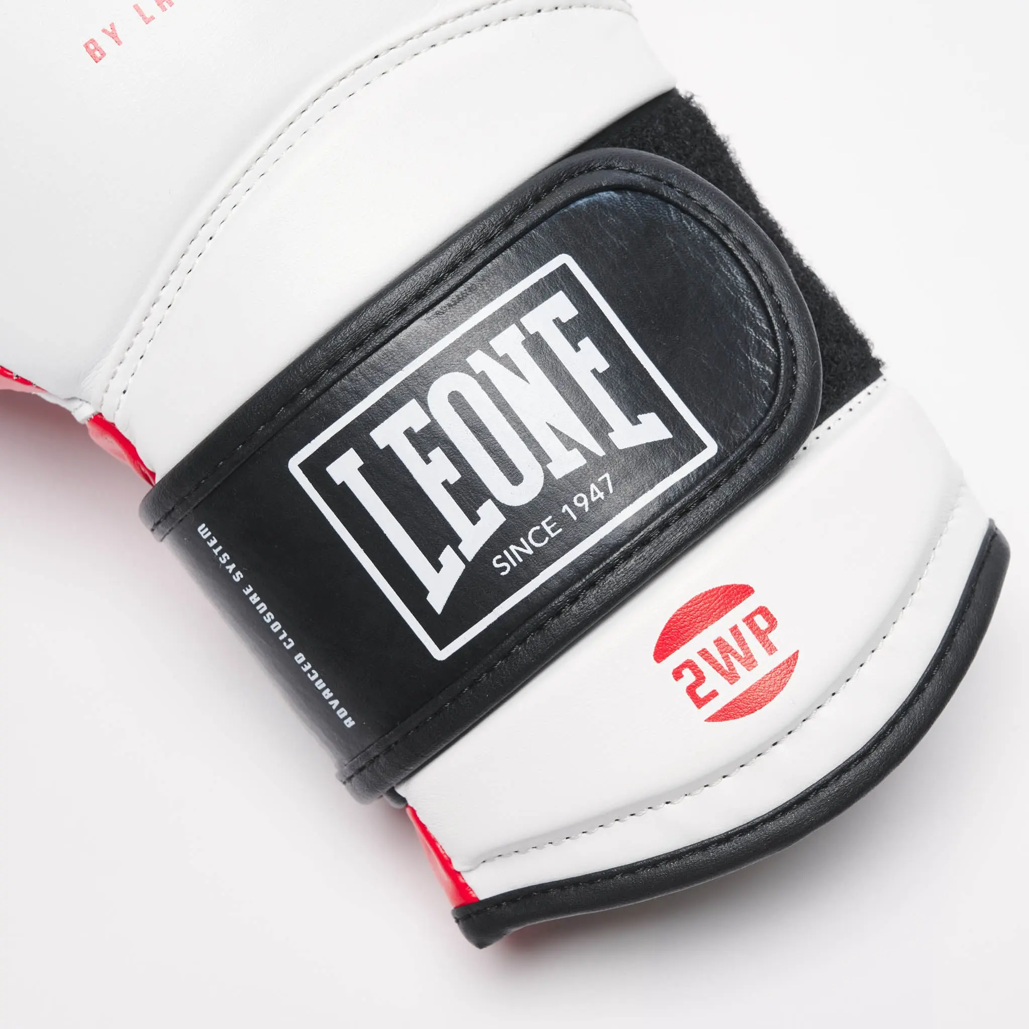 Leone Боксови ръкавици - BOXING GLOVES IL TECNICO 3 / GN113 преден изглед