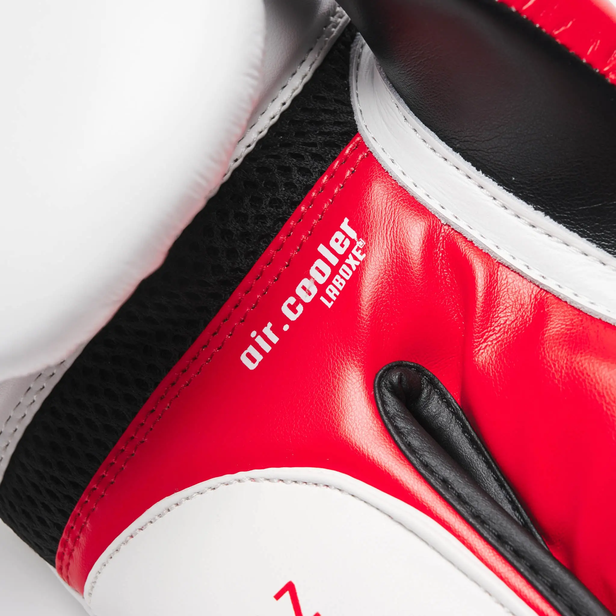 Leone Боксови ръкавици - BOXING GLOVES IL TECNICO 3 / GN113 лого и закопчаване