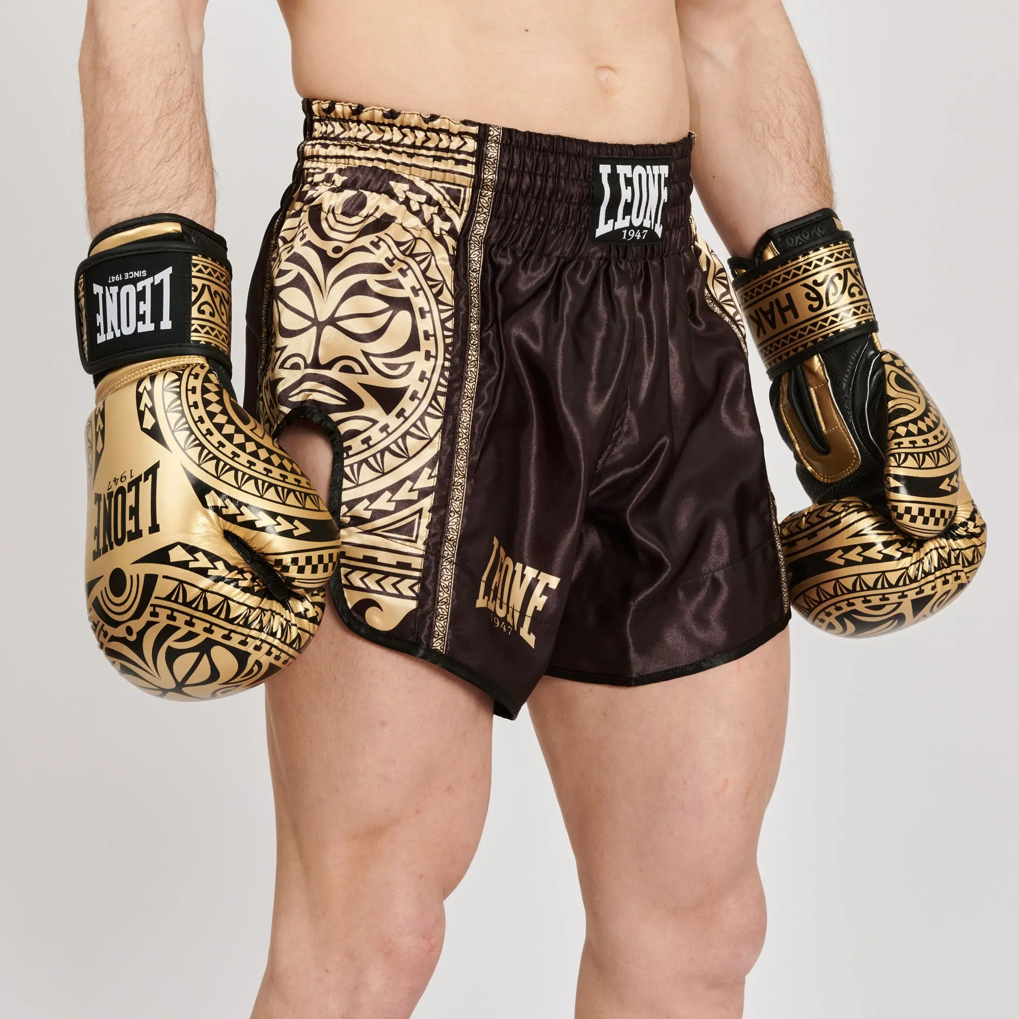 Leone - HAKA KICK SHORTS - Муай Тай Шорти - AB968 детайл на предницата