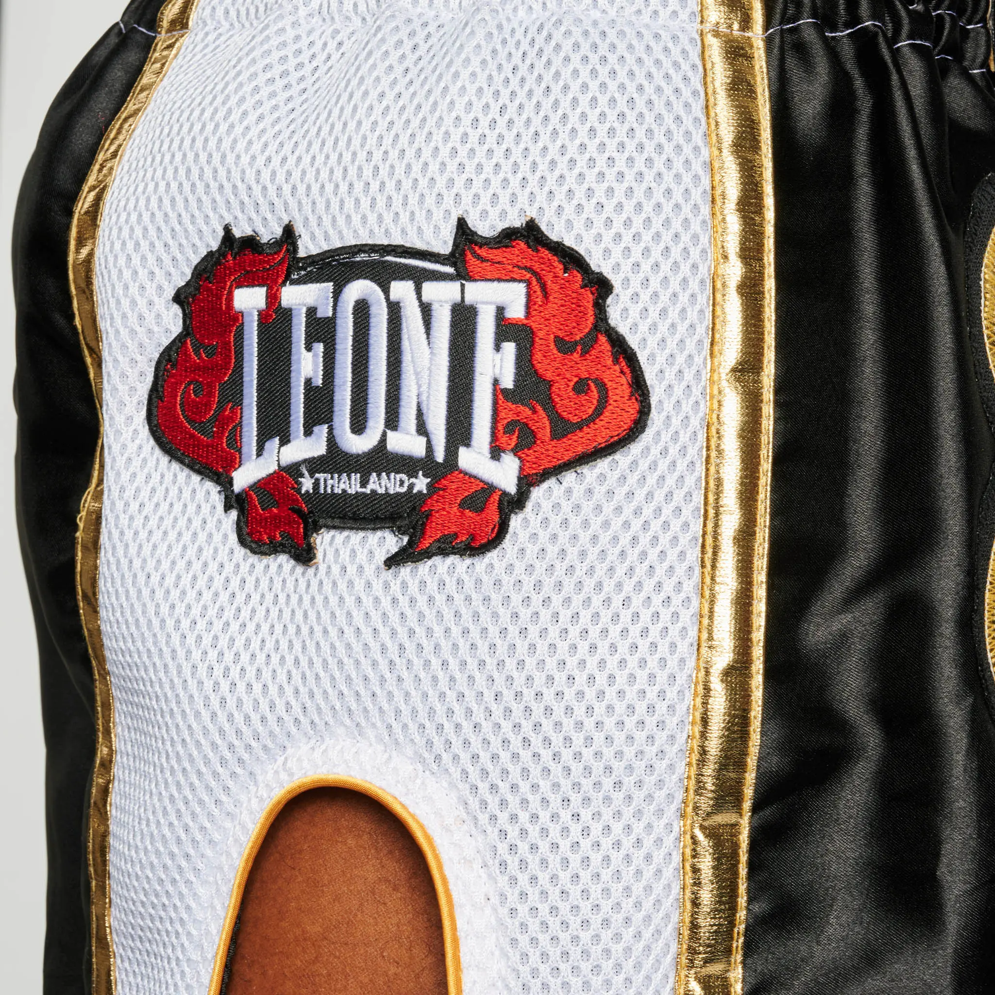 Leone - SIAM THAI SHORTS - Муай Тай Шорти - AB875 - Black/White, златен надпис