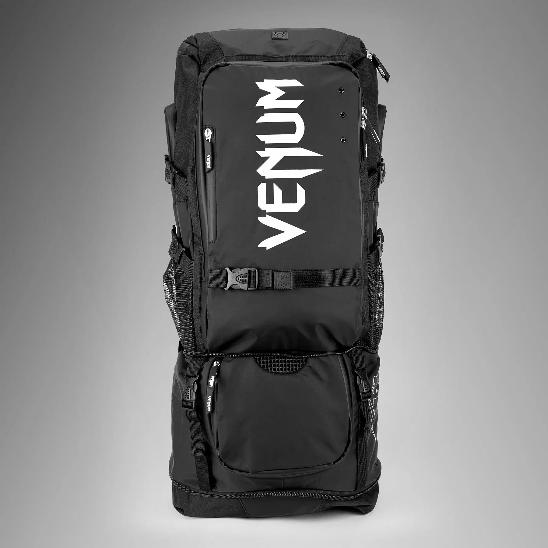 Venum Challenger Xtrem Evo Раница (50-63L) - Black/White