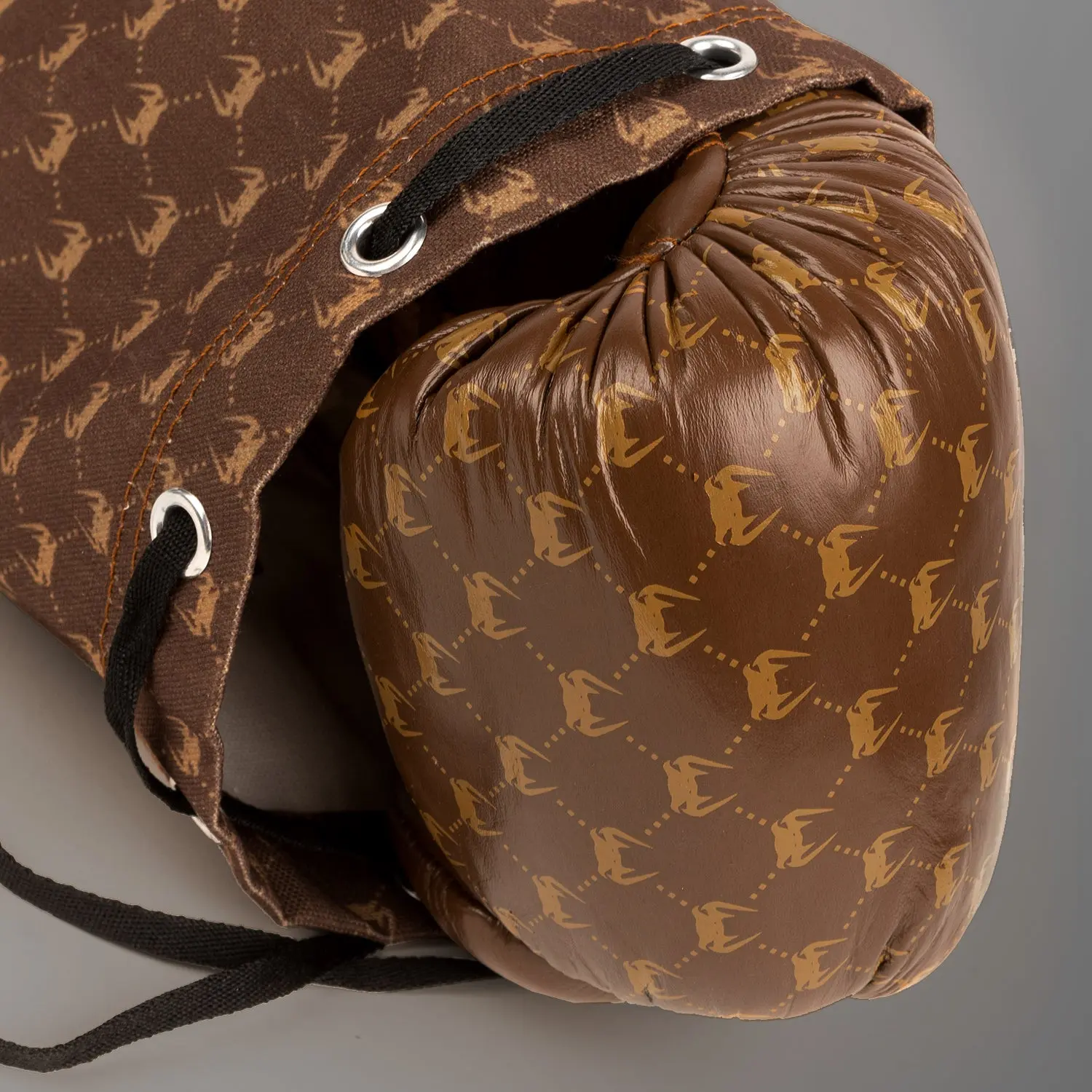 Venum Coco Monogram Pro Lace Up Boxing Gloves - Grizzly Brown - сак със странична лента