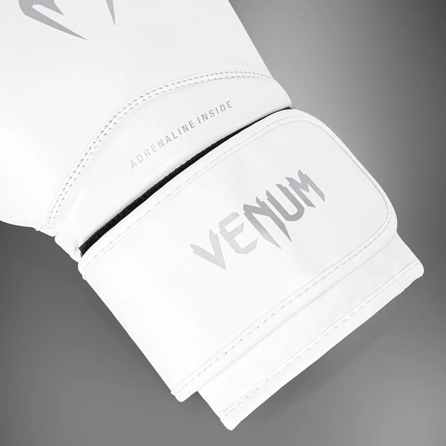 Venum Contender 1.5 боксови ръкавици - бяло/сребро, изглед отпред и отстрани