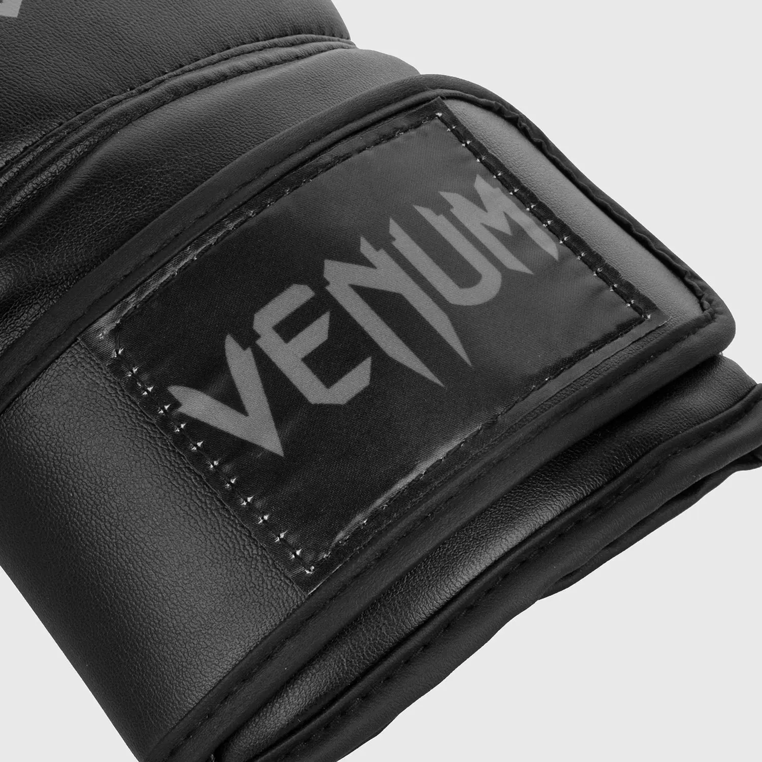 Venum Contender Boxing Gloves - Black/Grey чифт преден изглед
