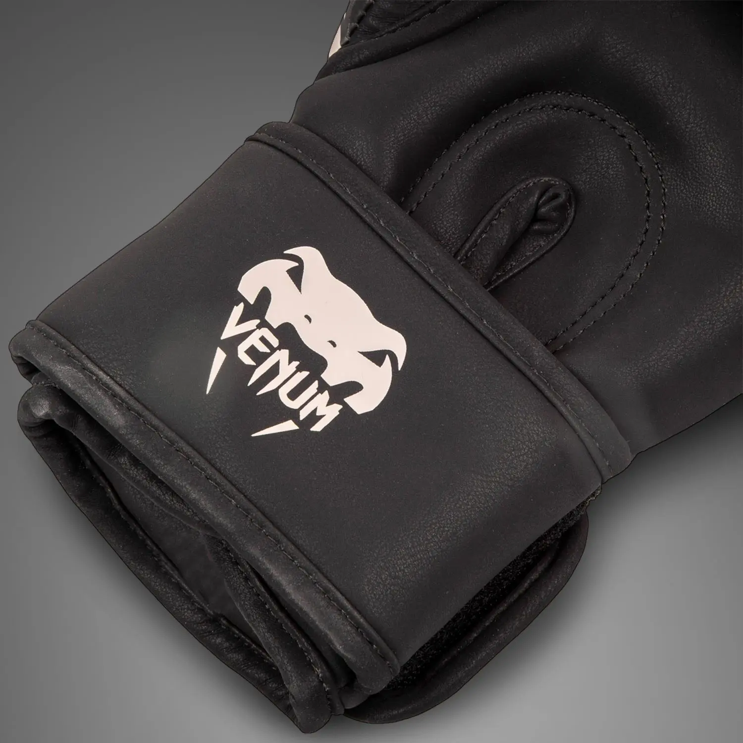 Venum Dragon's Flight Boxing Gloves - Black/Sand детайл