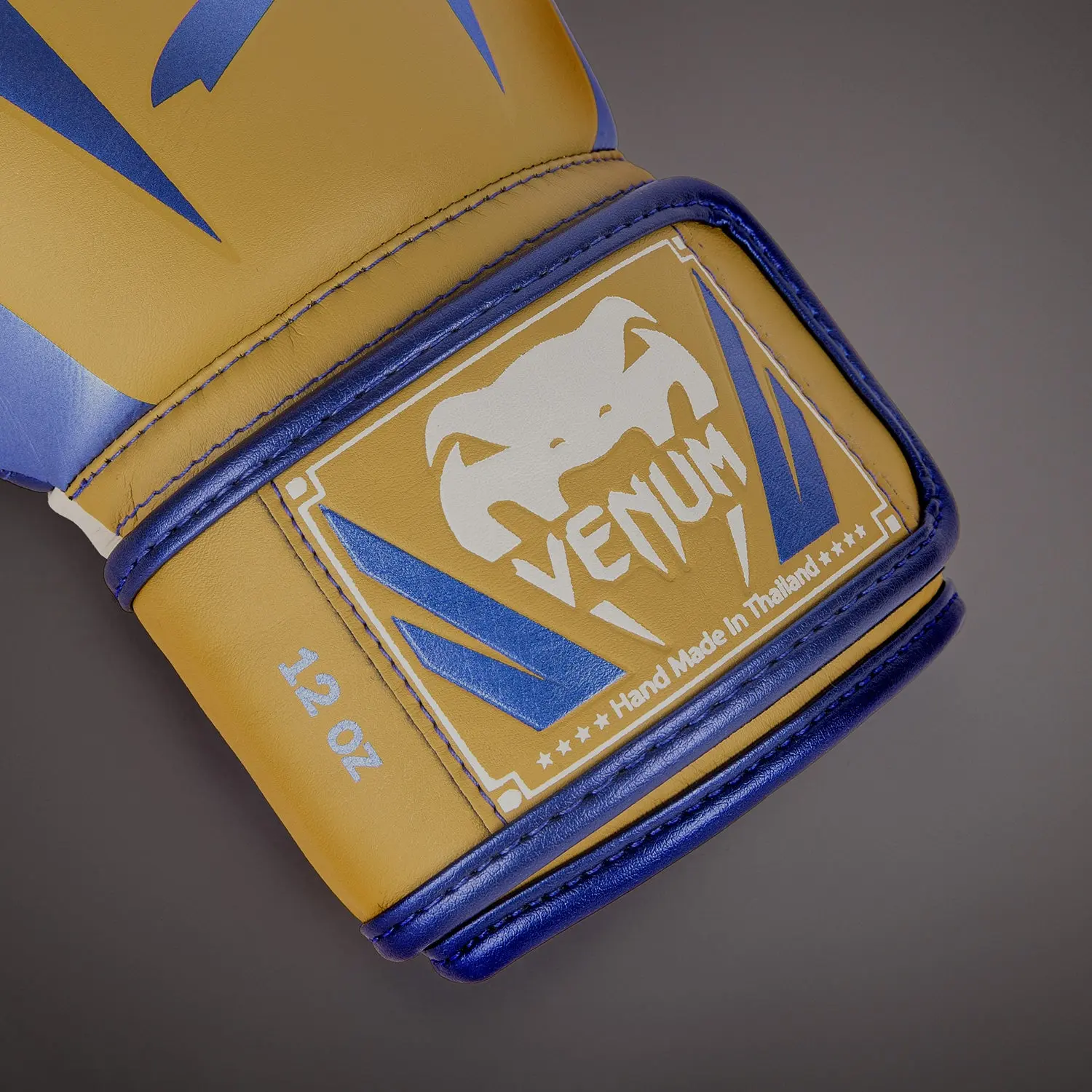 Venum Elite Boxing Gloves - Camel - Special Edition преден изглед