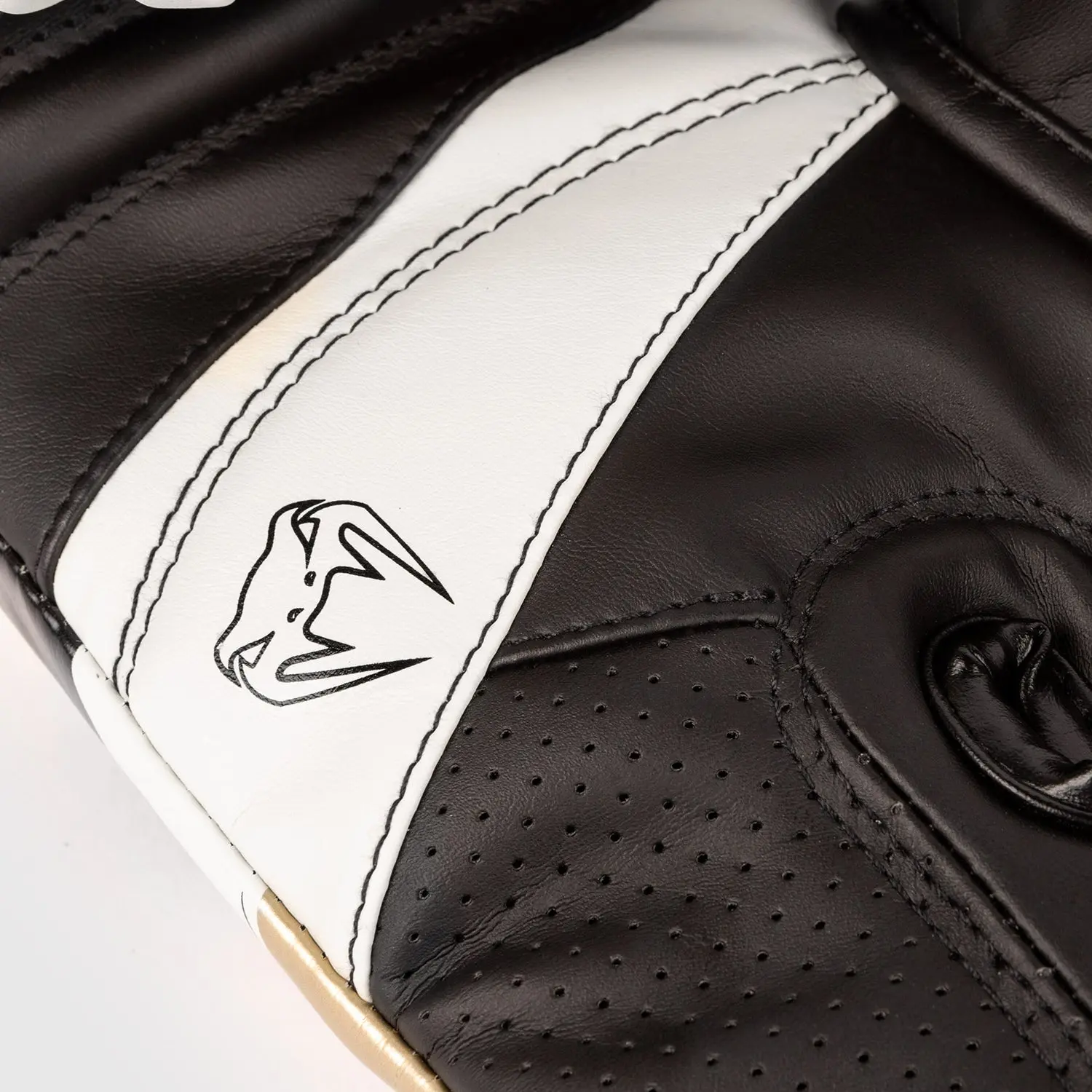 Venum Elite Evo Boxing Gloves - White/Gold вътрешна част