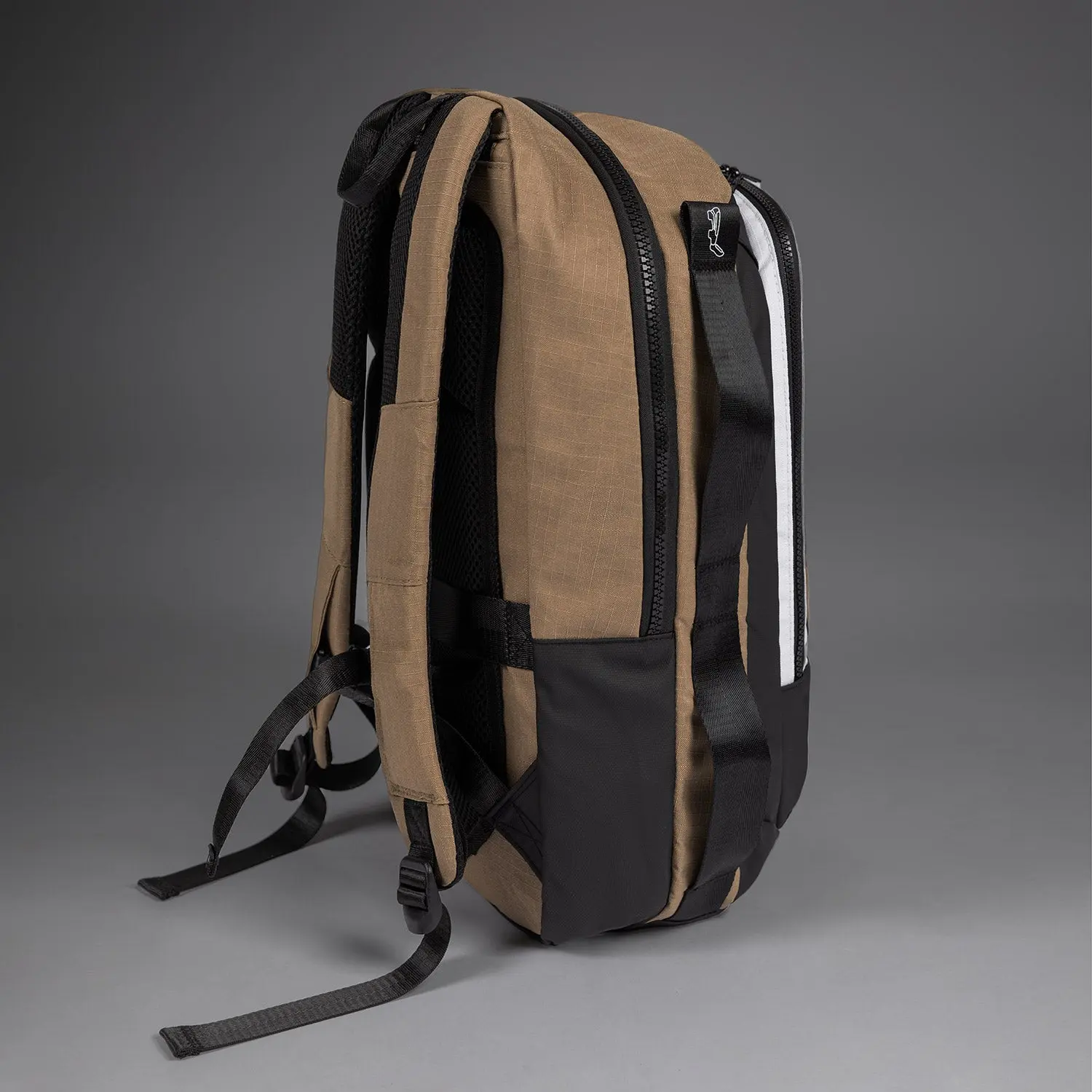 Venum Evo 2 Ripstop BackPack (20-25L) - Dune, заден изглед с презрамки