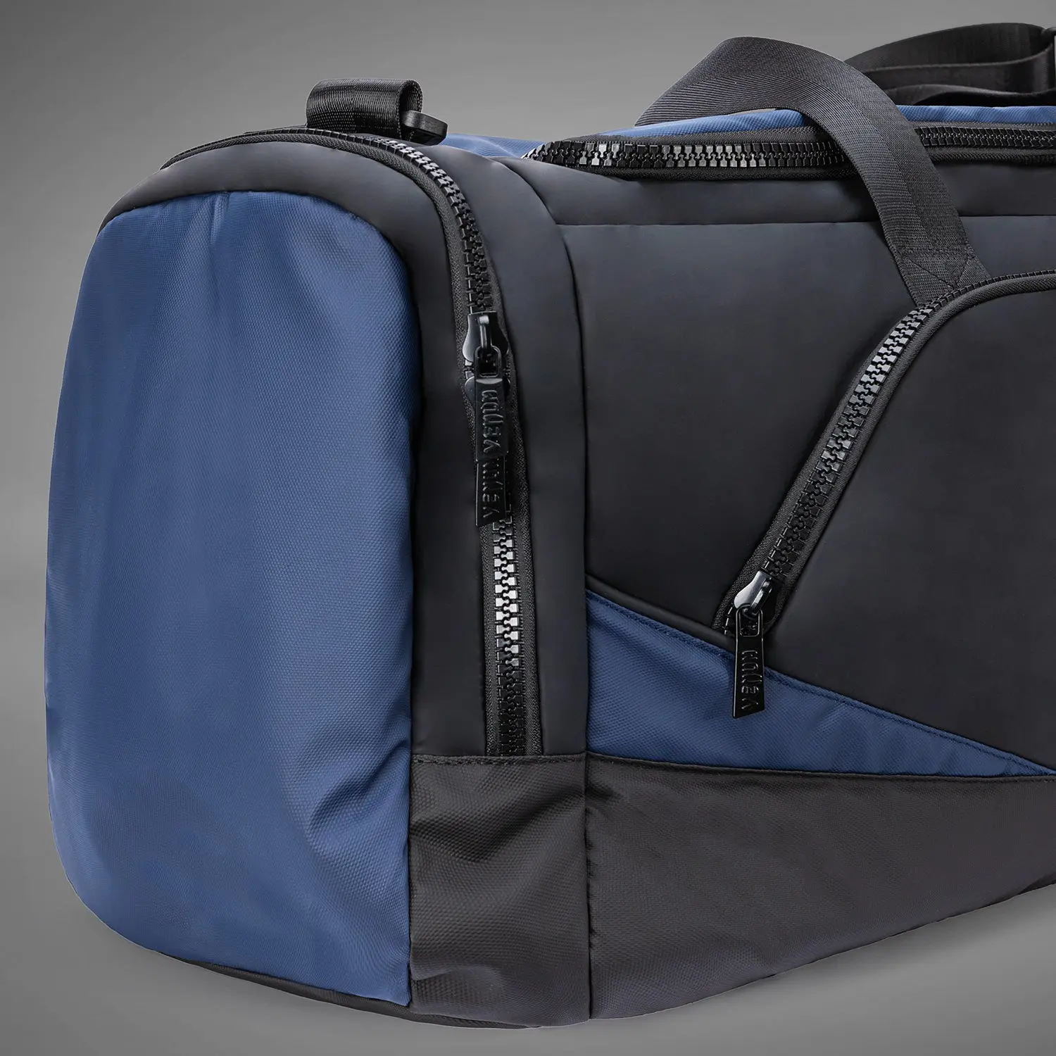 Venum Evo 2 Trainer Lite Duffle Bag (55-63L) - Black/Blue, близък план на циповете