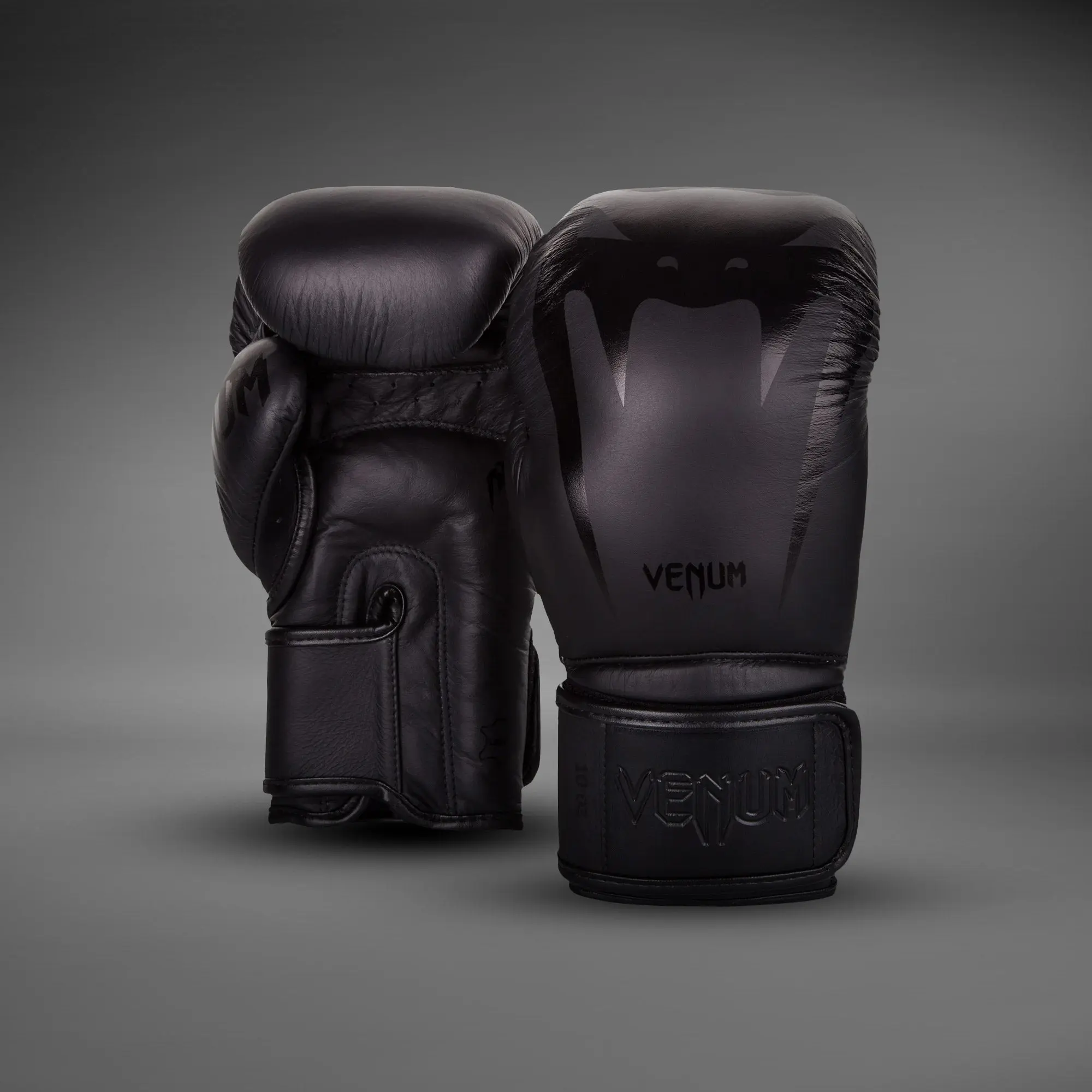 Venum Giant 3.0 Boxing Gloves - Nappa Leather - Black/Black
