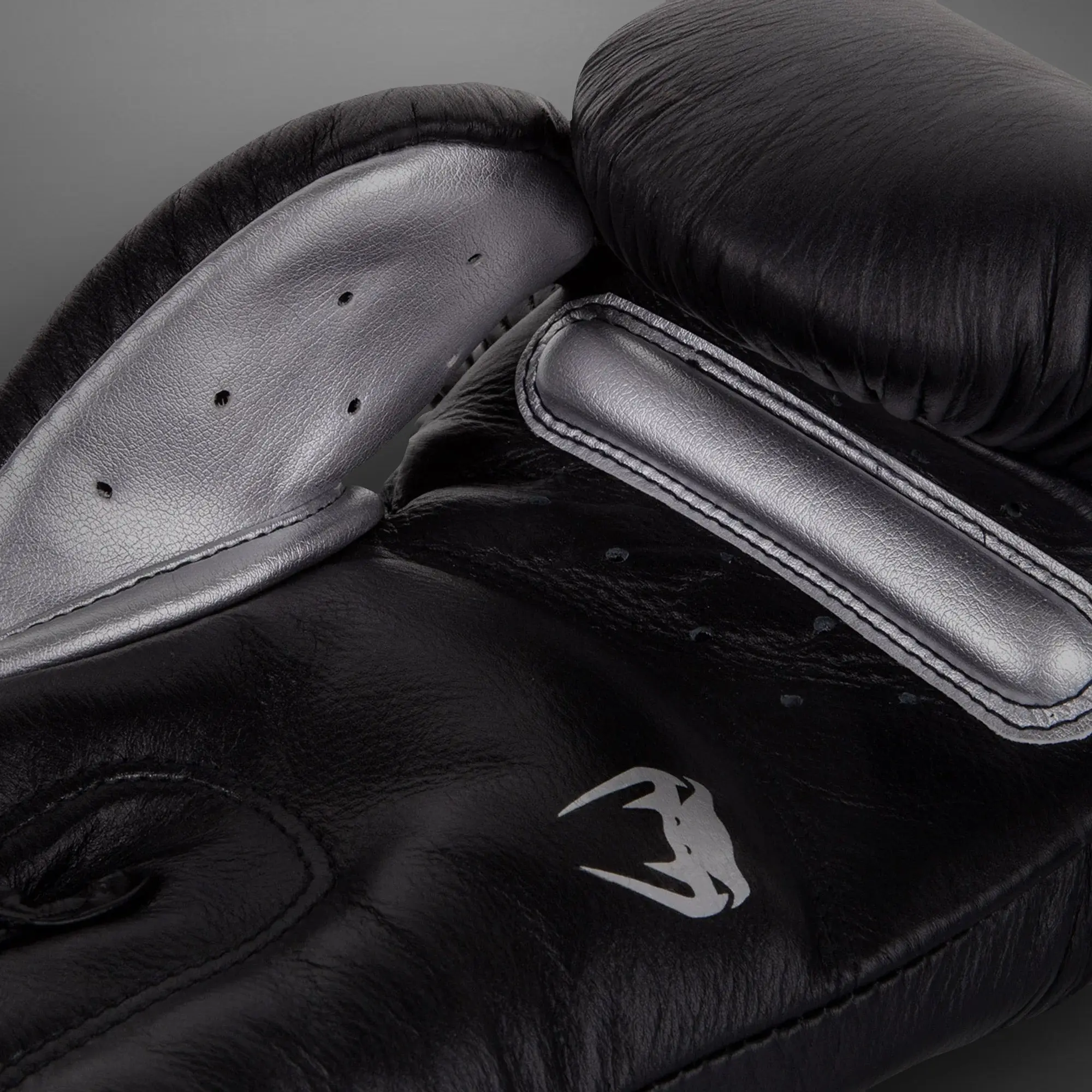 Venum Giant 3.0 Boxing Gloves - Nappa Leather - Black/Silver