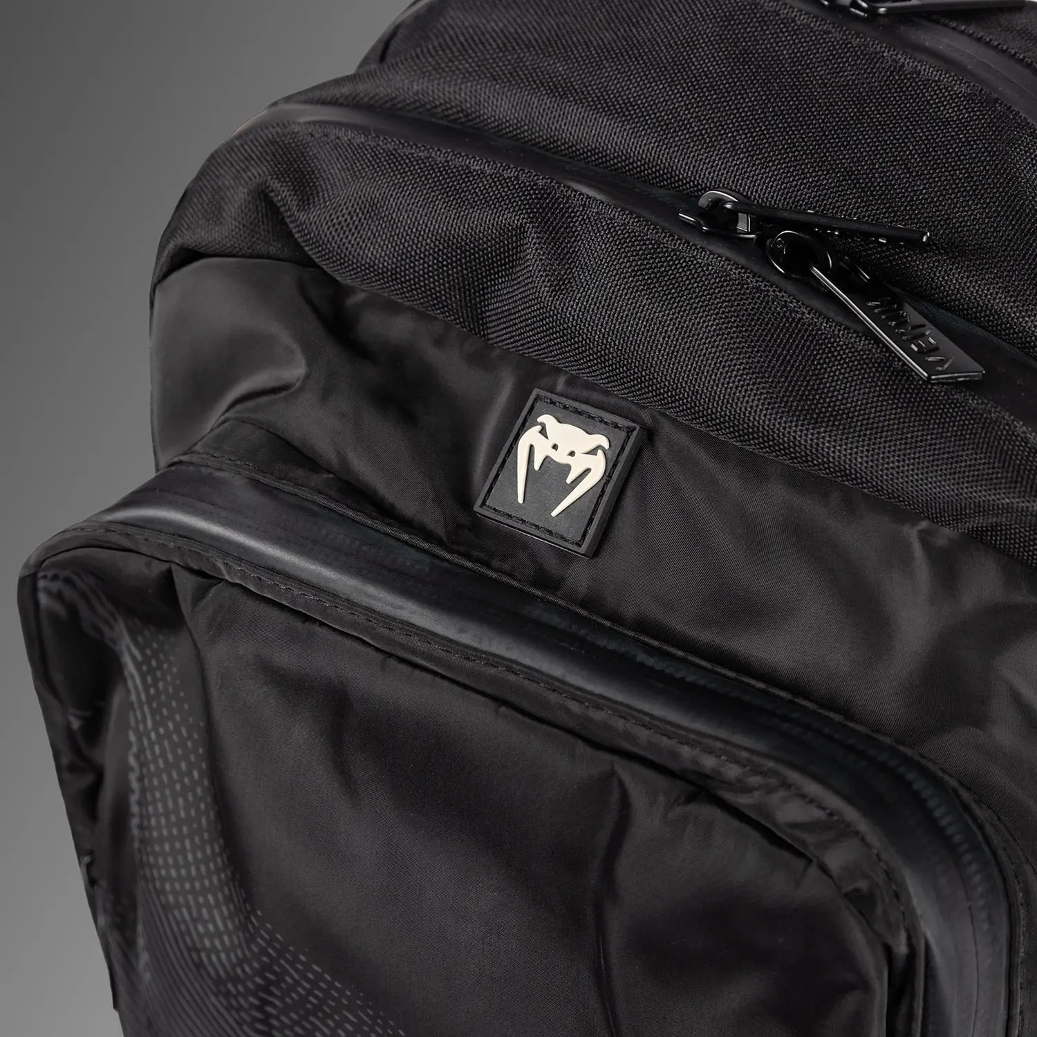 Venum Shockwave Backpack (20-25L)- Black, отворени отделения