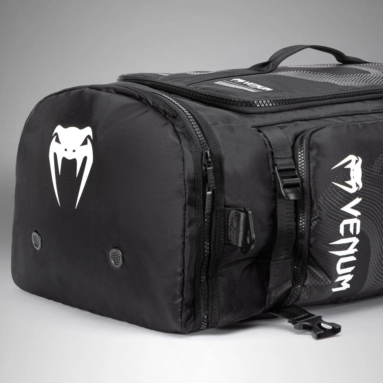 Venum Shockwave Convertible Sports Bag (48L) - Black, изглед отпред с етикет