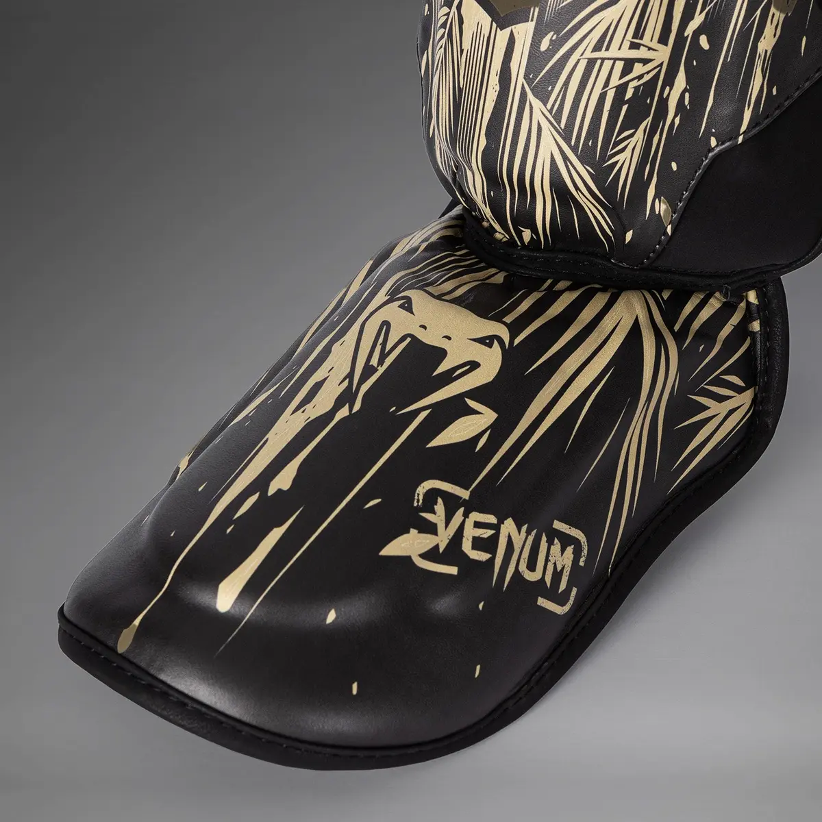 Venum Tiger Shin Guards - Black/Neon Orange детайл от горната част