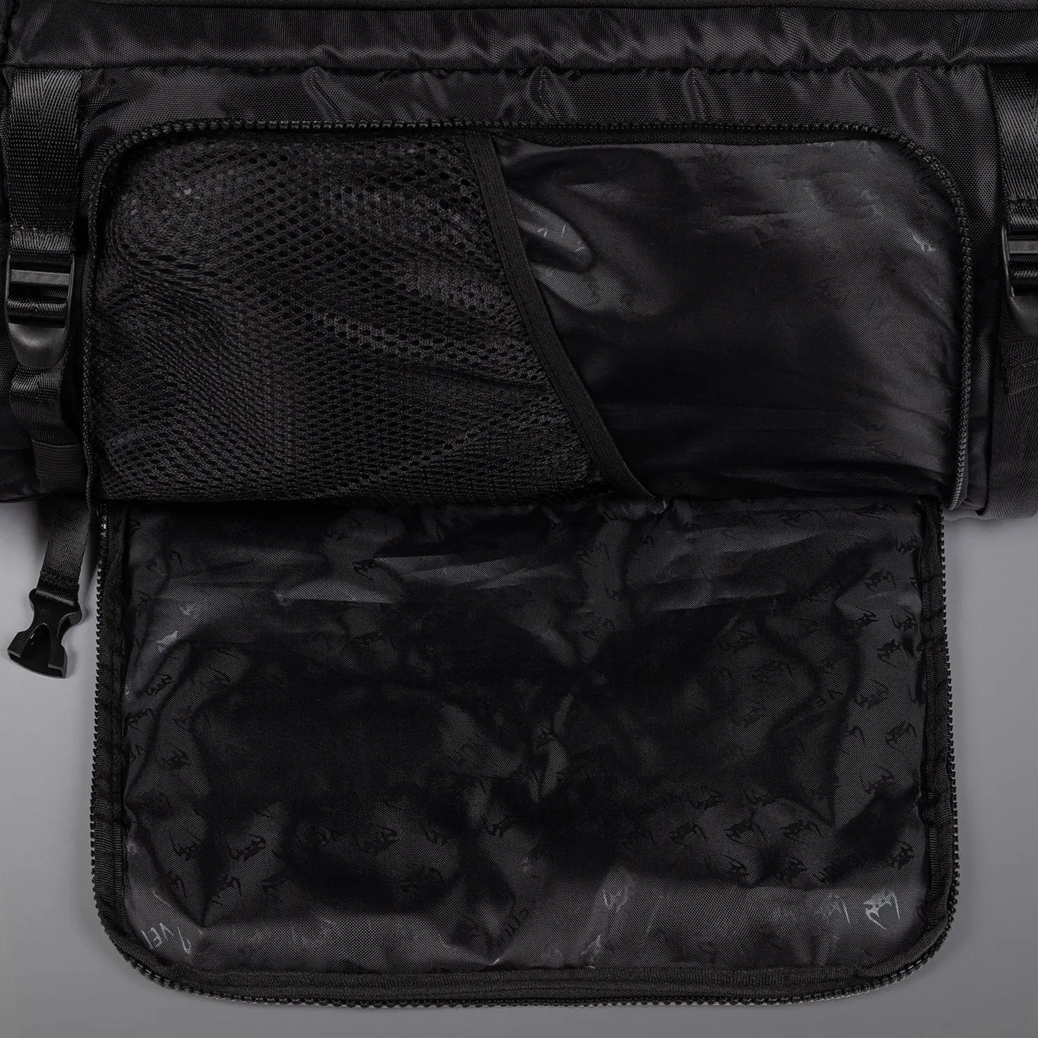 Venum Trainer Hybrid sports bag - Midnight Blue, детайл етикет