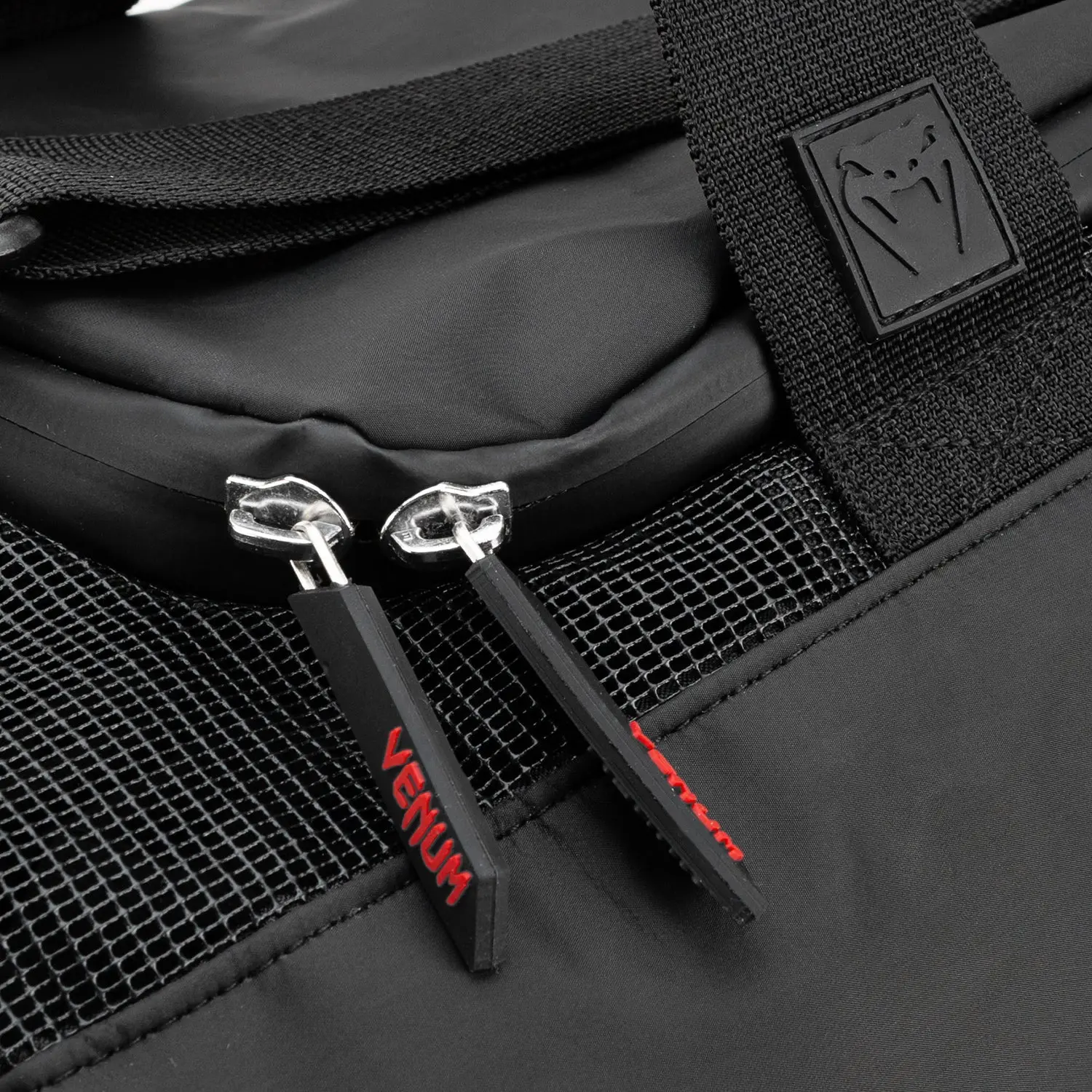 Venum Trainer Lite Evo Sports Bags (48L) - Black/Red, детайл от логото