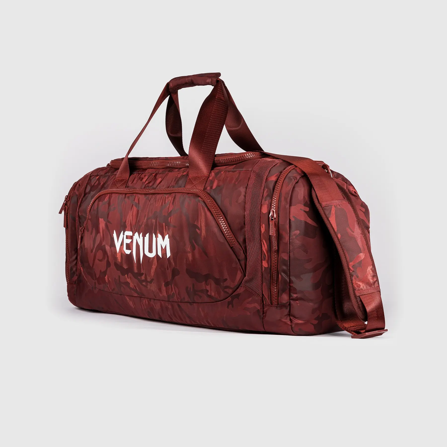 Venum Trainer Lite Sports Bag (48L) - Camo/Burgundy, подложка на презрамката