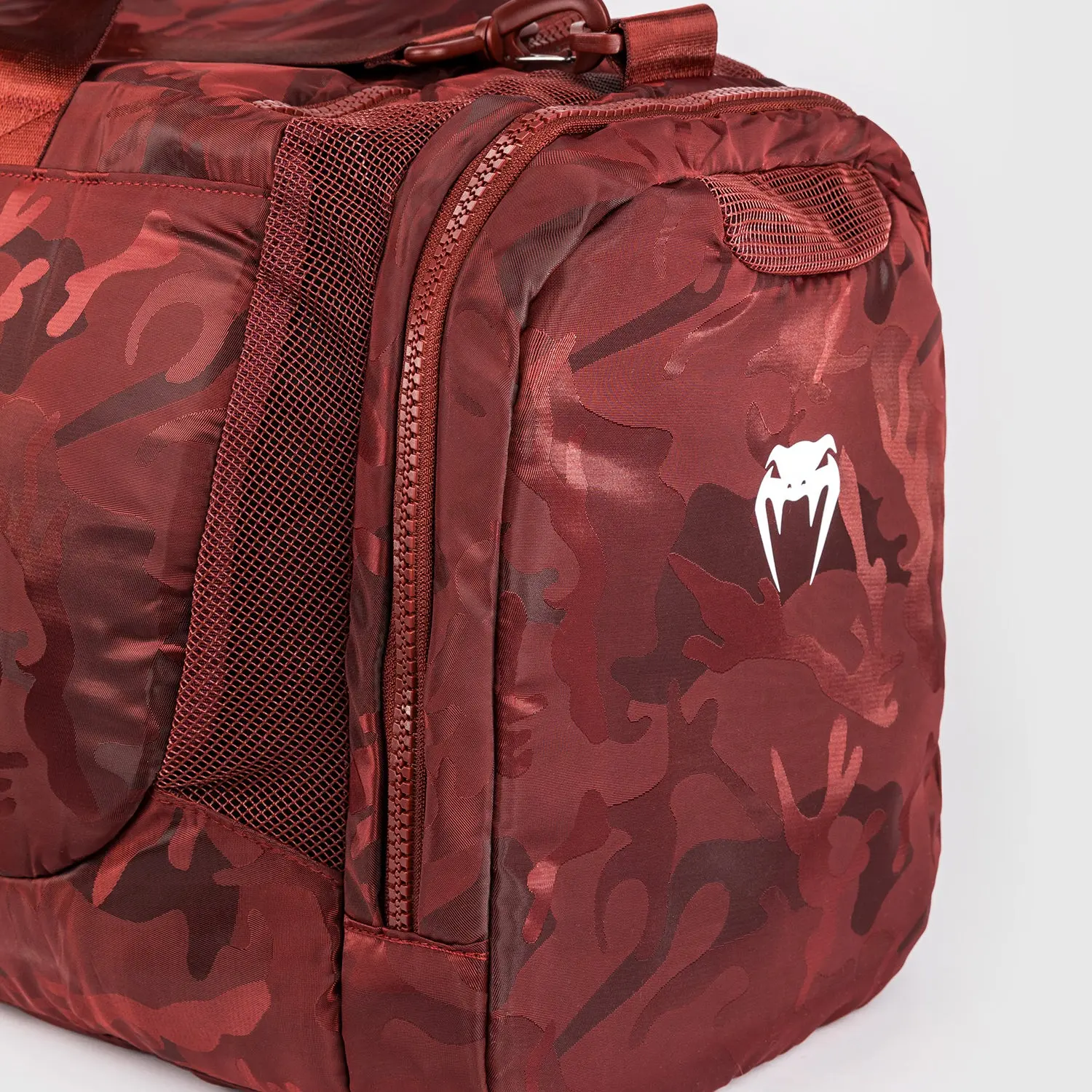 Venum Trainer Lite Sports Bag (48L) - Camo/Burgundy, пълен преден изглед