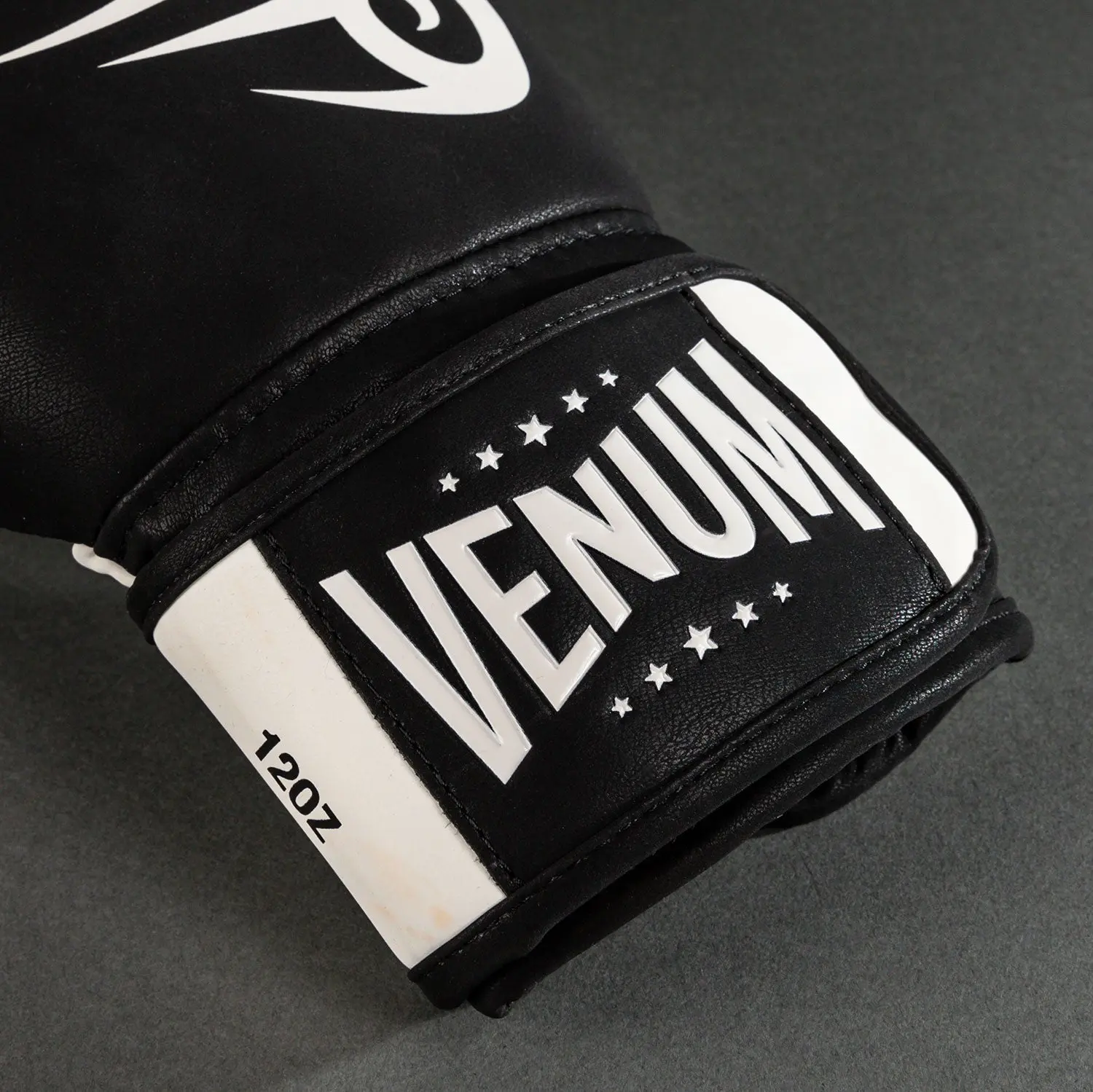 Venum Mike Tyson Replica Boxing Gloves - Deep Black/Optical White страничен изглед