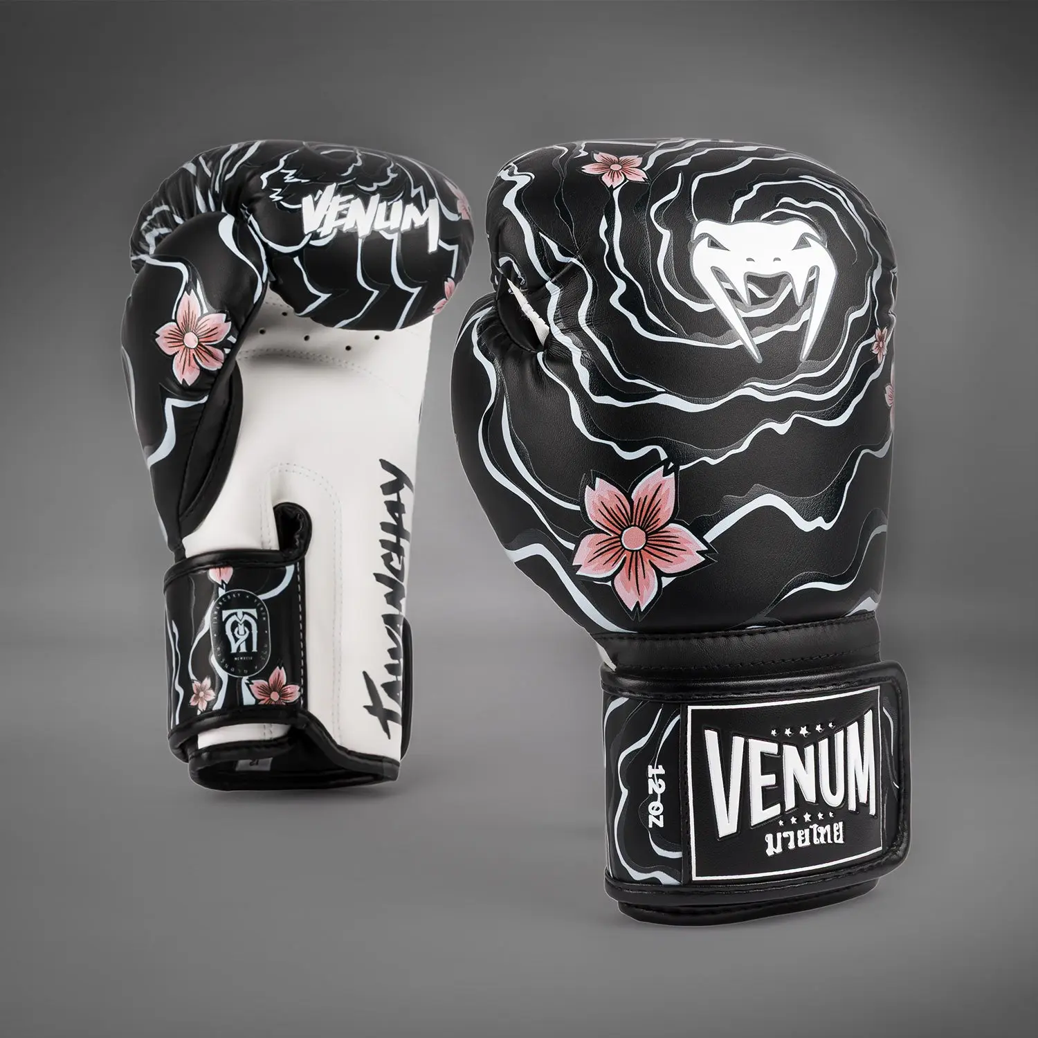 Venum X Tawanchay Boxing gloves Black/White