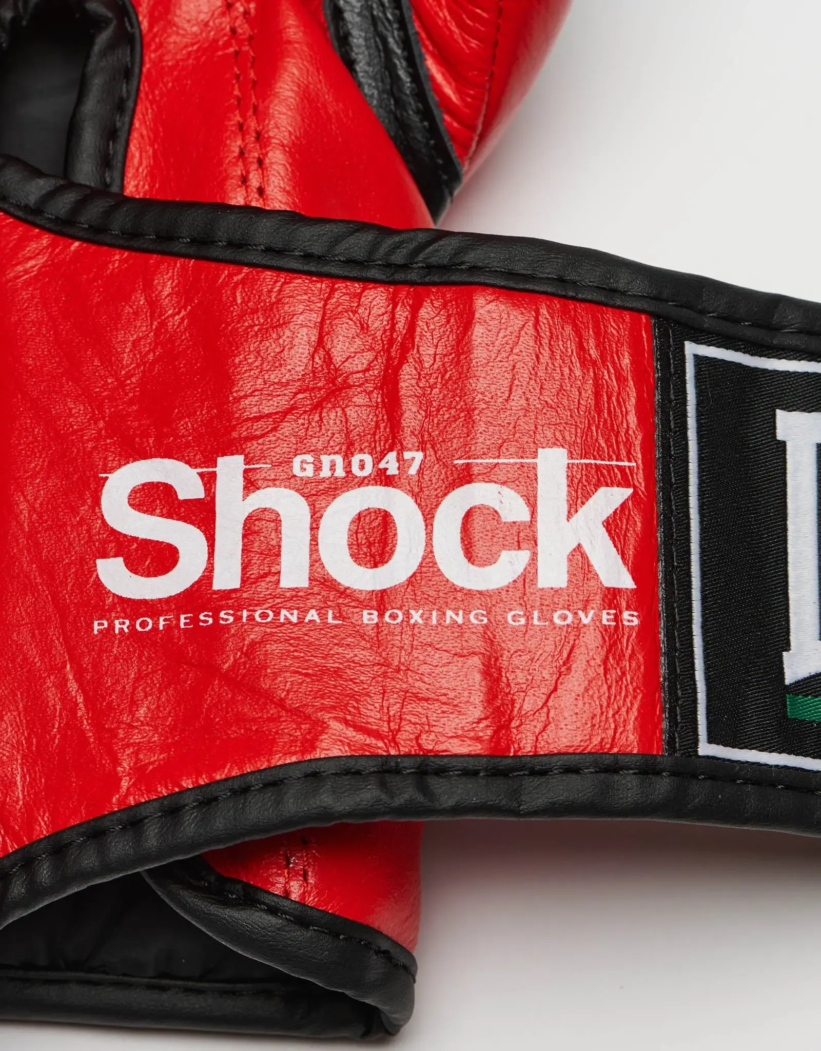 Leone - SHOCK Boxing Gloves GN047 / Red отблизо